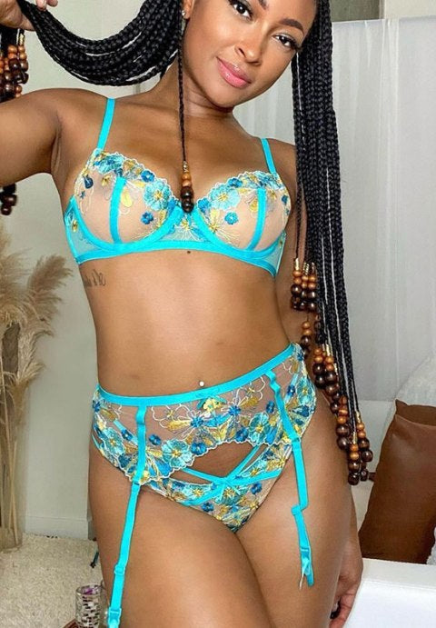 Embroidered Lace Underwired 3 Piece Lingerie Set
